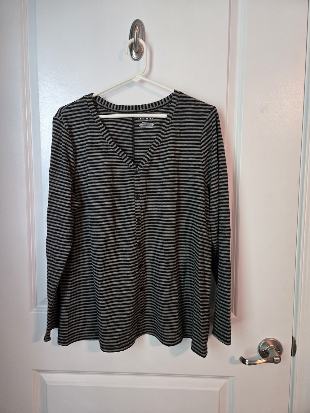 Lane Bryant Black & Gray Striped V-Neck Long Sleeve Tee